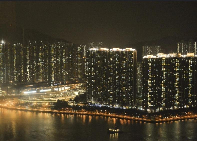 水涨船高，电费涨价20％,市民望港府规范无度涨价行为。香港，港灯宣布上调燃料调整