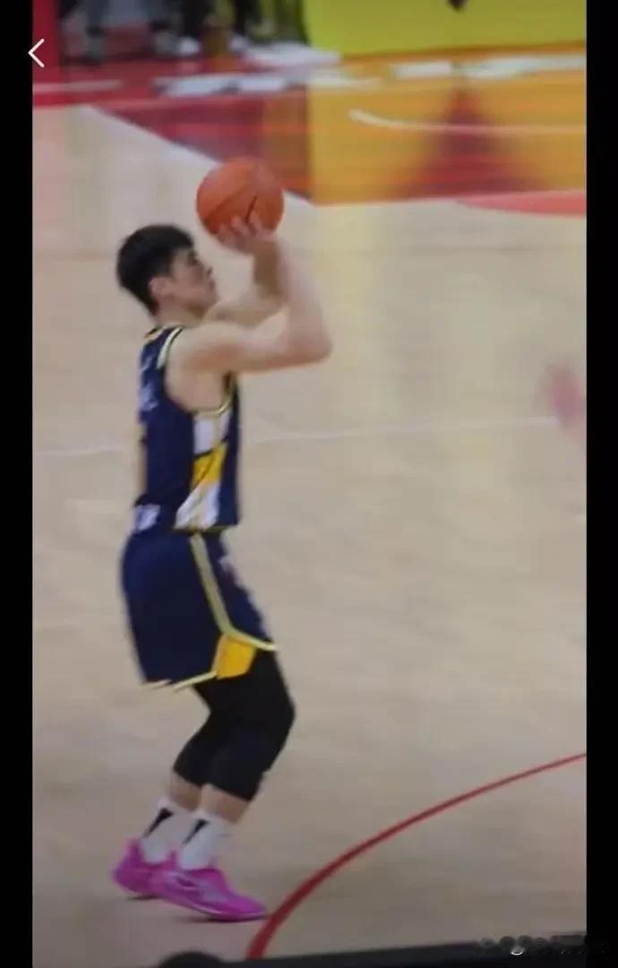 奉劝广东球迷一句，别再纠结陈家政是否鞋尖踩线，三分改两分？约克三分绝杀前运球是否