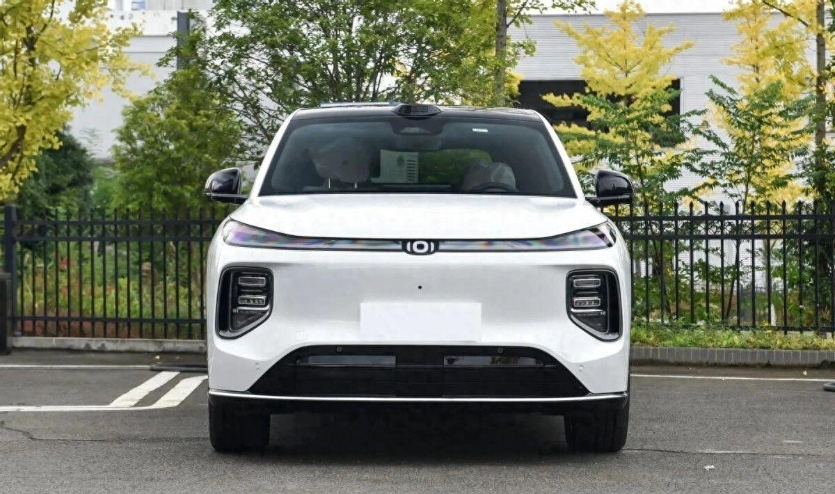 2026款长安启源Q07是一款中型插电混动（PHEV）SUV。其核心思想是：在合