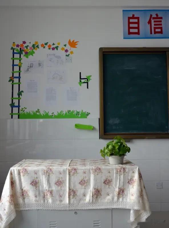 简约风格确实对培养学生务实价值观有很大帮助。就拿学校的教室布置来说，如果采用简约