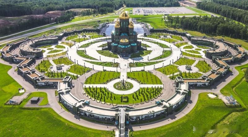 莫斯科的“爱国者公园”整体外观类似棱堡，那里距离莫斯科市中心大约70公里，累计面