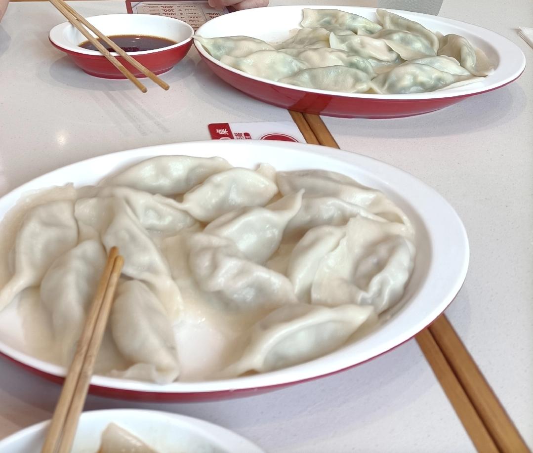 昨天和好友上一个新的洗浴中心去洗澡，这个洗浴中心和别的澡堂啥的都不一样，他们的收