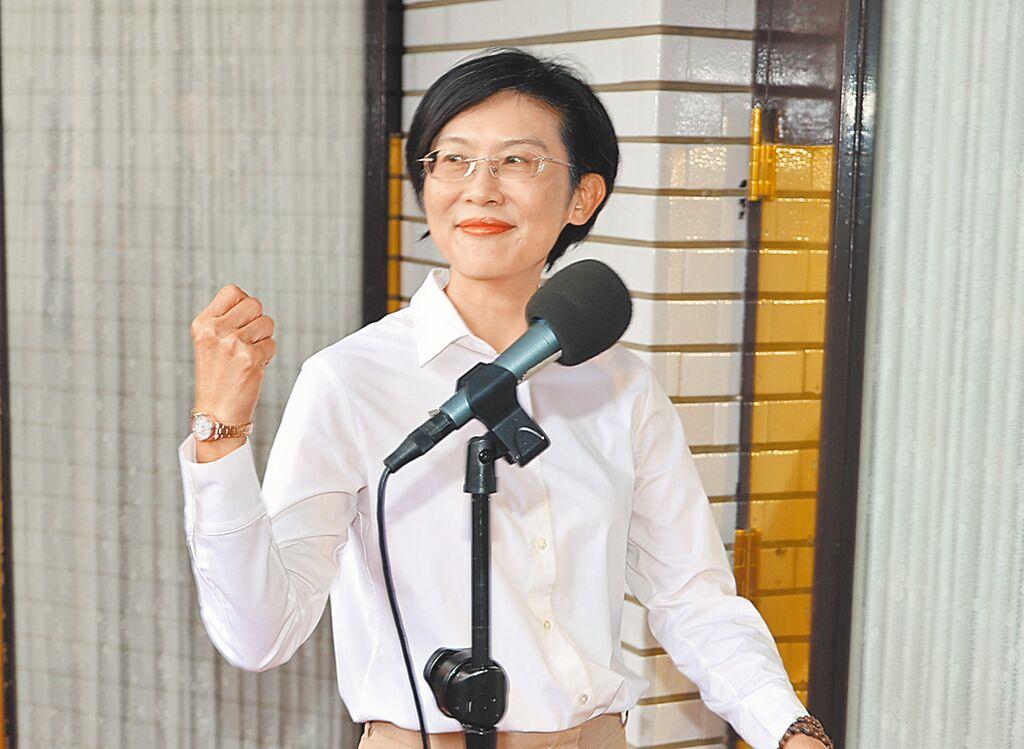 民进党下一届高雄市长党内初选竞争白热化，选情逐渐演变为“三强争一席”的态势。新潮
