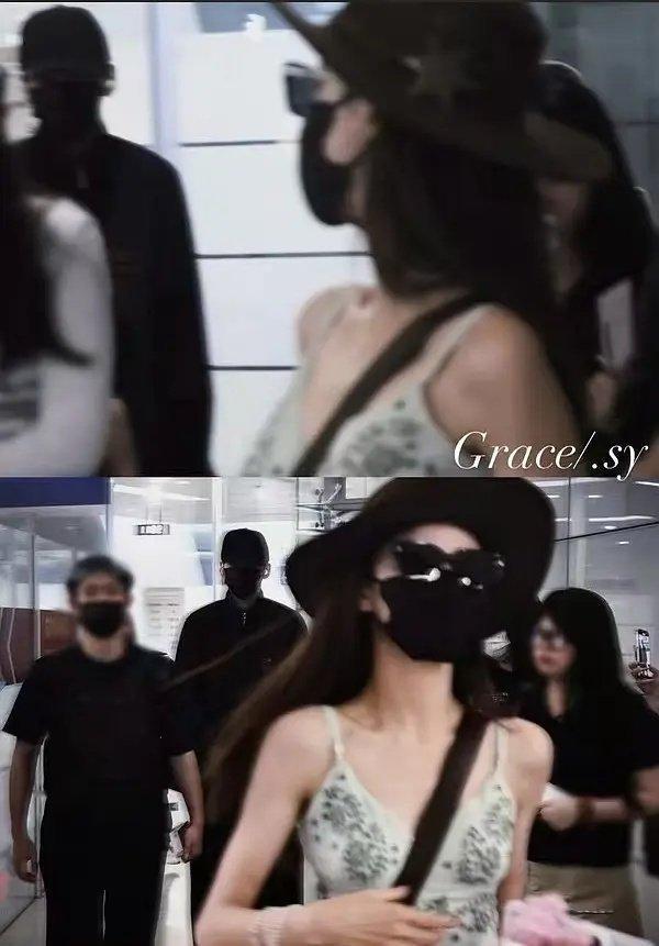 张予曦不小心坐毕雯珺腿上我看到了什么！！！关键弟弟一脸开心的笑[哈哈][哈哈] 