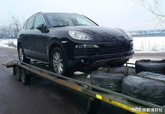 【#保时捷回应俄罗斯数百辆车突然锁死#】近日，俄罗斯有数百辆保时捷汽车突然无法启