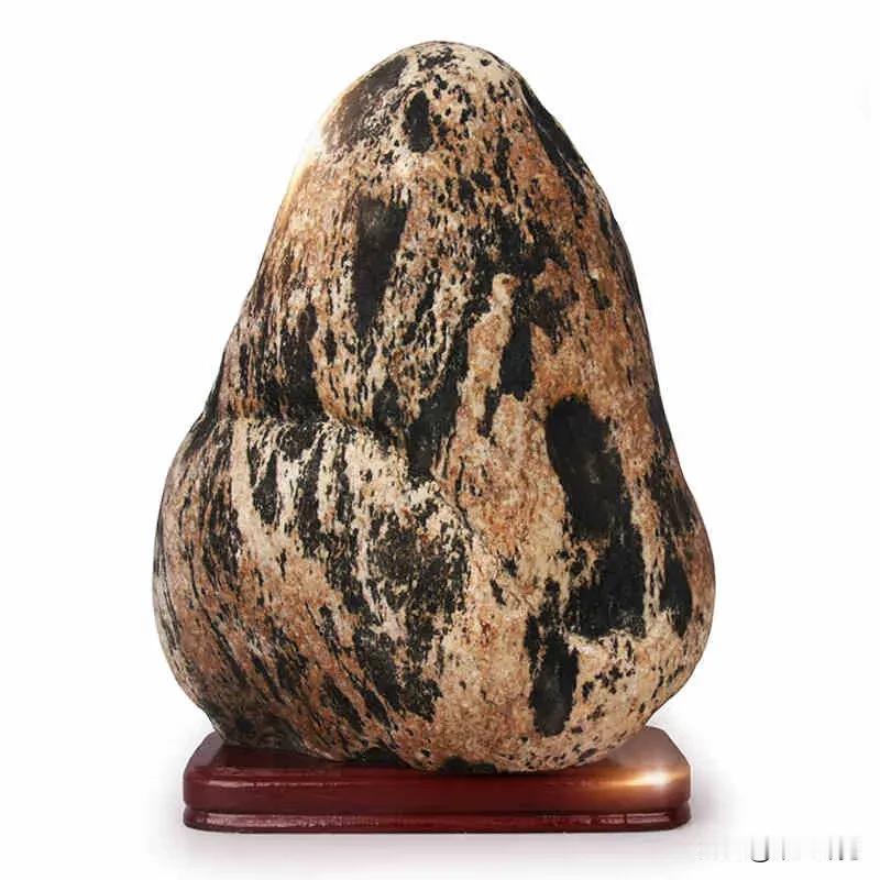 一块泰山石，半部华夏史！这，就是人人都偏爱它的原因！
自古泰山雄踞五岳之首，帝王