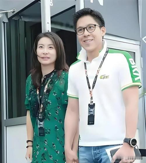 谁说贵气天生？
郭晶晶偏要“修”出来！
7岁怕水，愣是跳成奥运五金王；退役后不啃