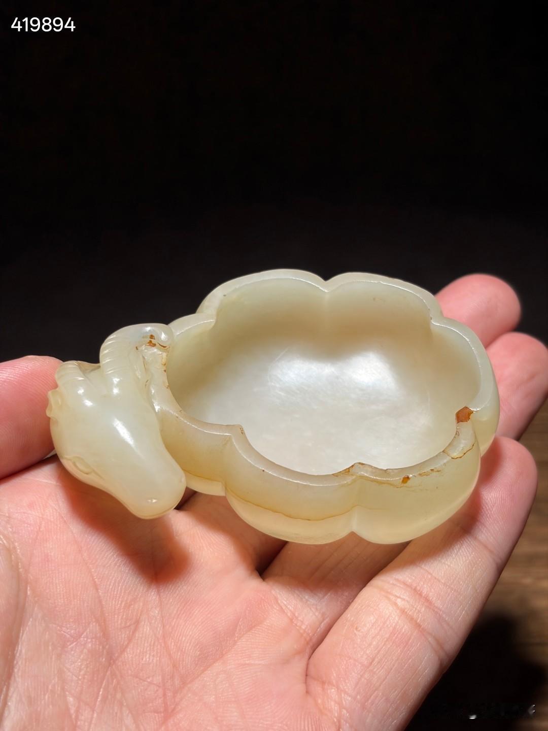 清和田玉羊首笔洗
尺寸7.4×5.1×2.7厘米