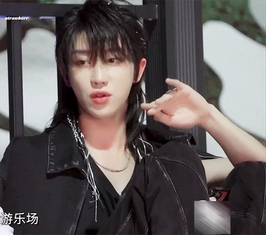 #青春环游记# 期待徐明浩的心到达了巅峰[打call]青环5能不能快点播啊，迫不