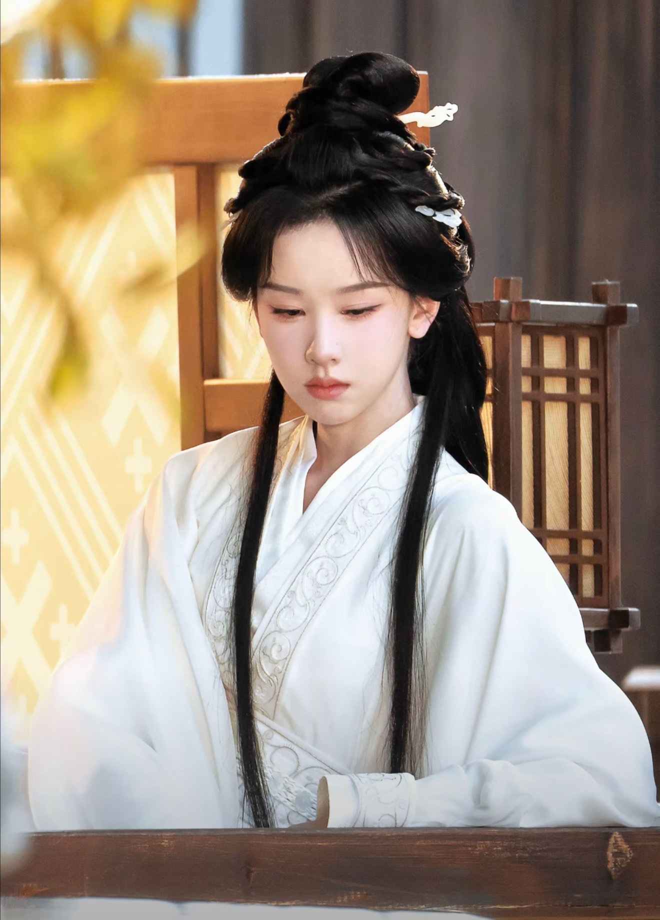 谁承想，陈都灵一部落地权谋剧造型也能美得像修仙了一样… 