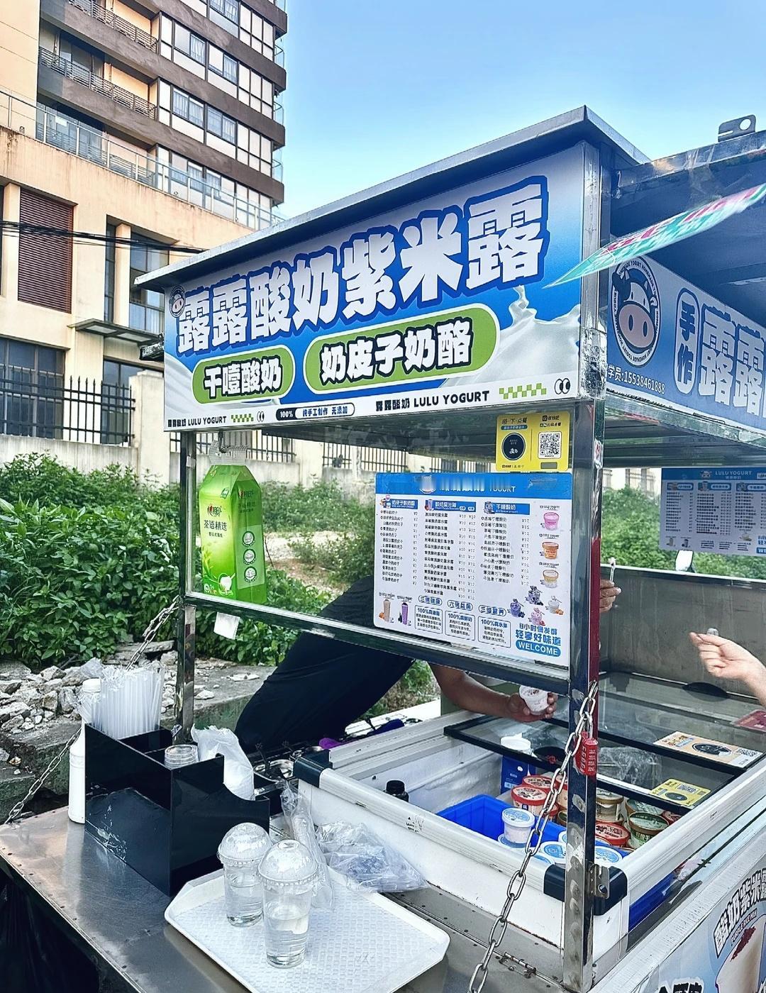 这老板一看就良心纸巾还是心相印的
我不行了看他台面上还有退役证
什么含金量不用我