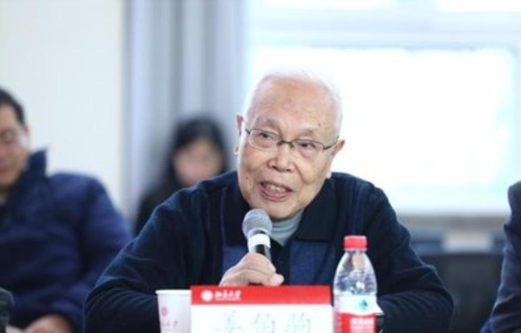 “中美差距有多大？”中国科学院院士姜伯驹一语惊人：“不是别人卡我们脖子，而是我们