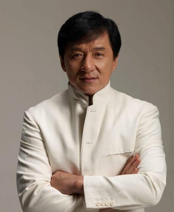 拍戏有特殊要求的10位演员，有的是为了妻子
[熊猫]成龙
拍戏演的角色不能“死亡