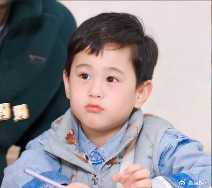 愚人节的惊喜官宣差点被当成了玩笑到了4月1日，众人都仍在忙于彼此之间相互整蛊着呢