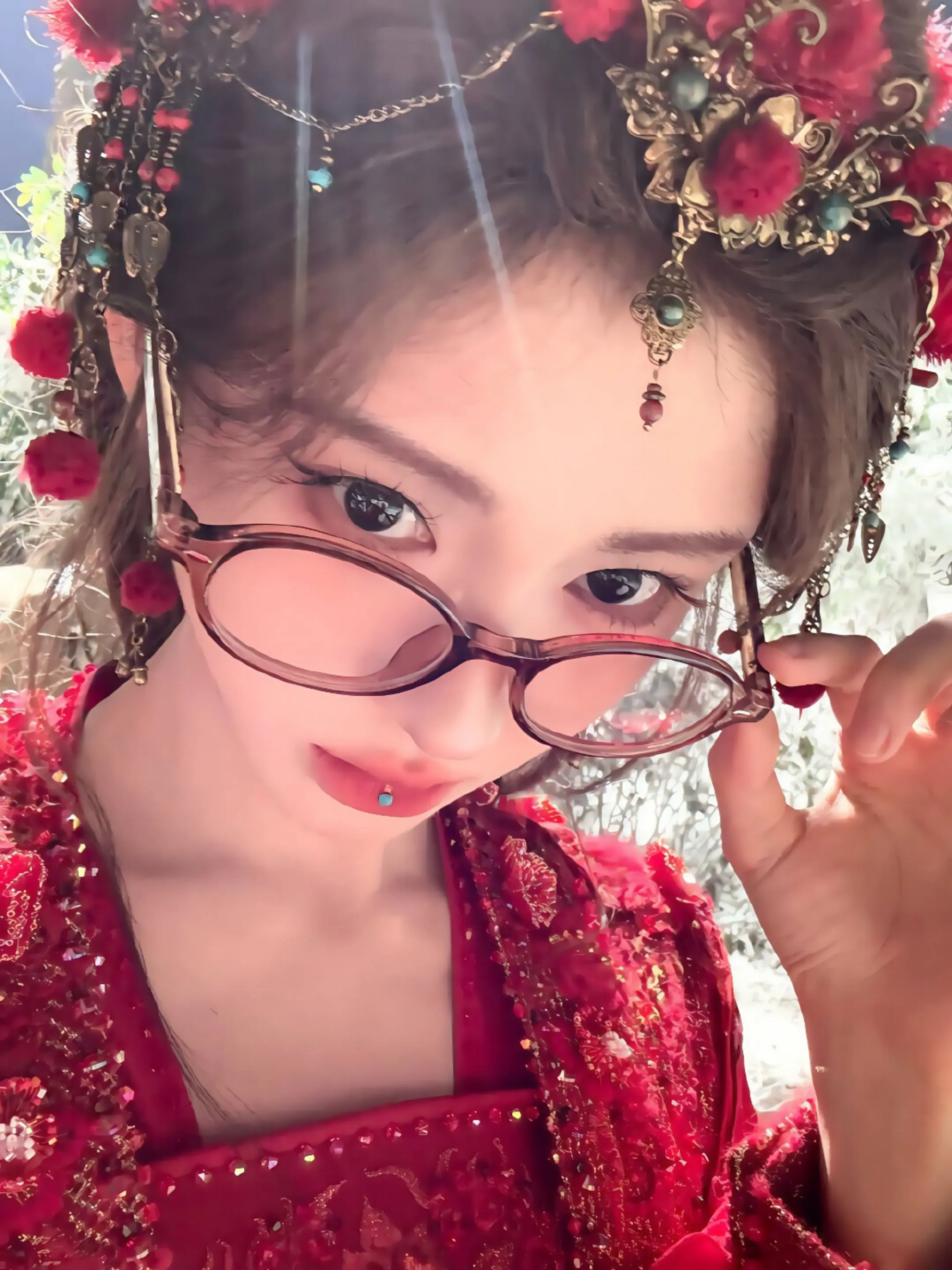 对老花镜甚是满意啊。露芜衣古装