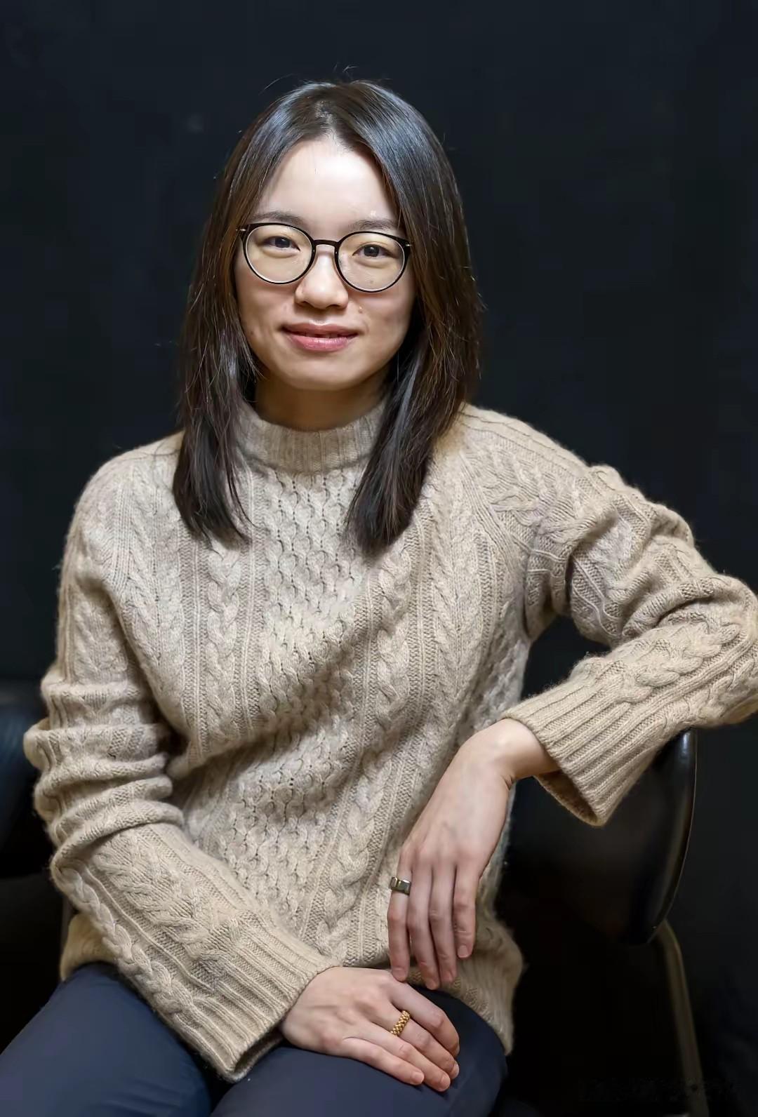 王虹对是否回国作出回应，她说，对于是否回国发展，我觉得这是对于我个人来说，非常重