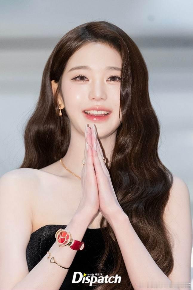 4日，IVE 成员张元英 出席了某品牌在首尔举行的宣传活动。 