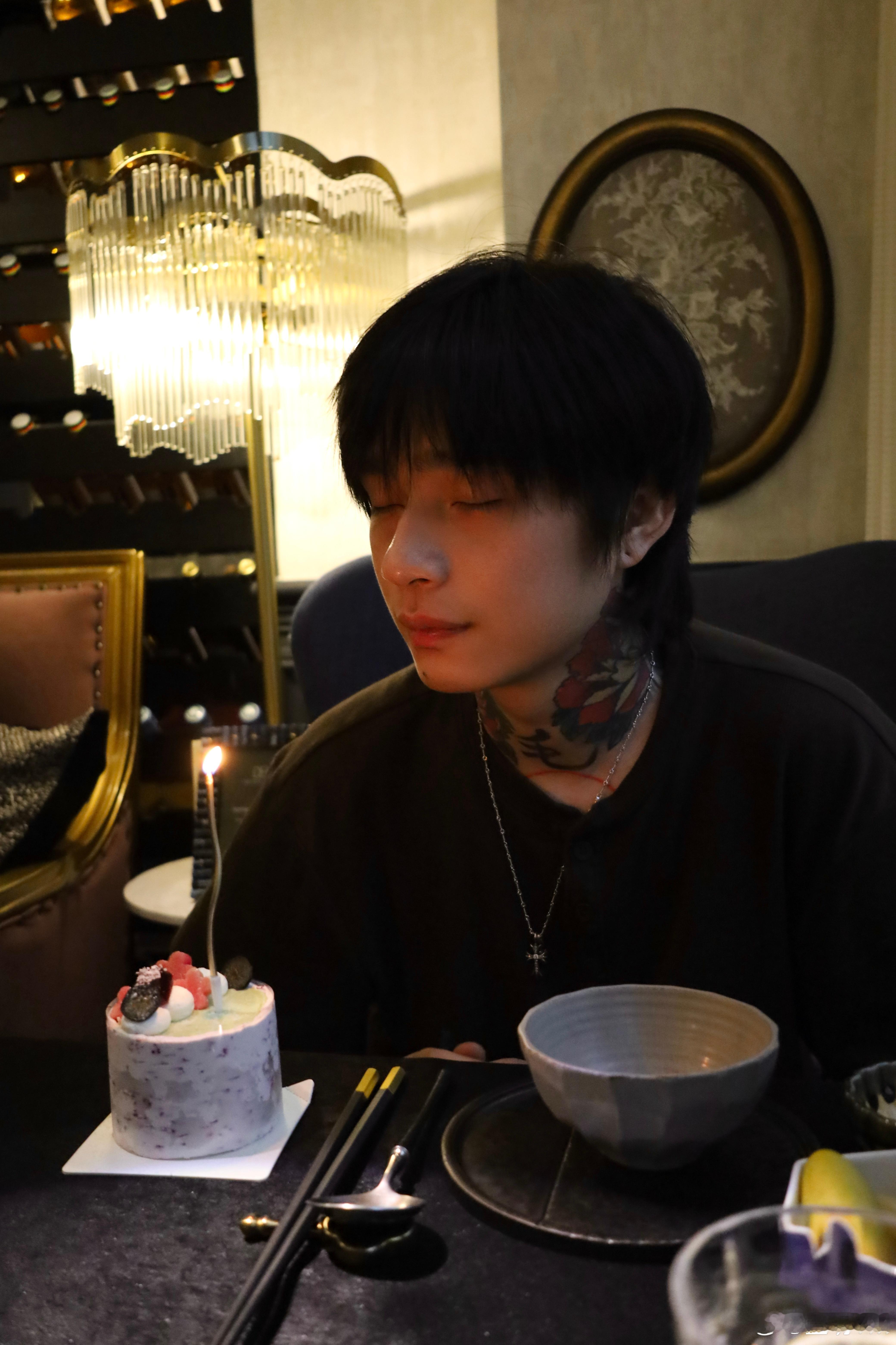 图2大星拍的 他说他学过摄影 …… 有点累也无所谓………… 