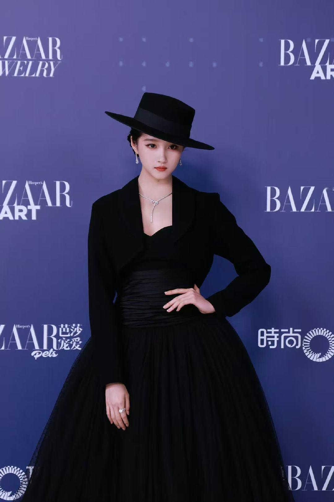 关晓彤有卫视春晚关晓彤有卫视春晚，美美期待关晓彤