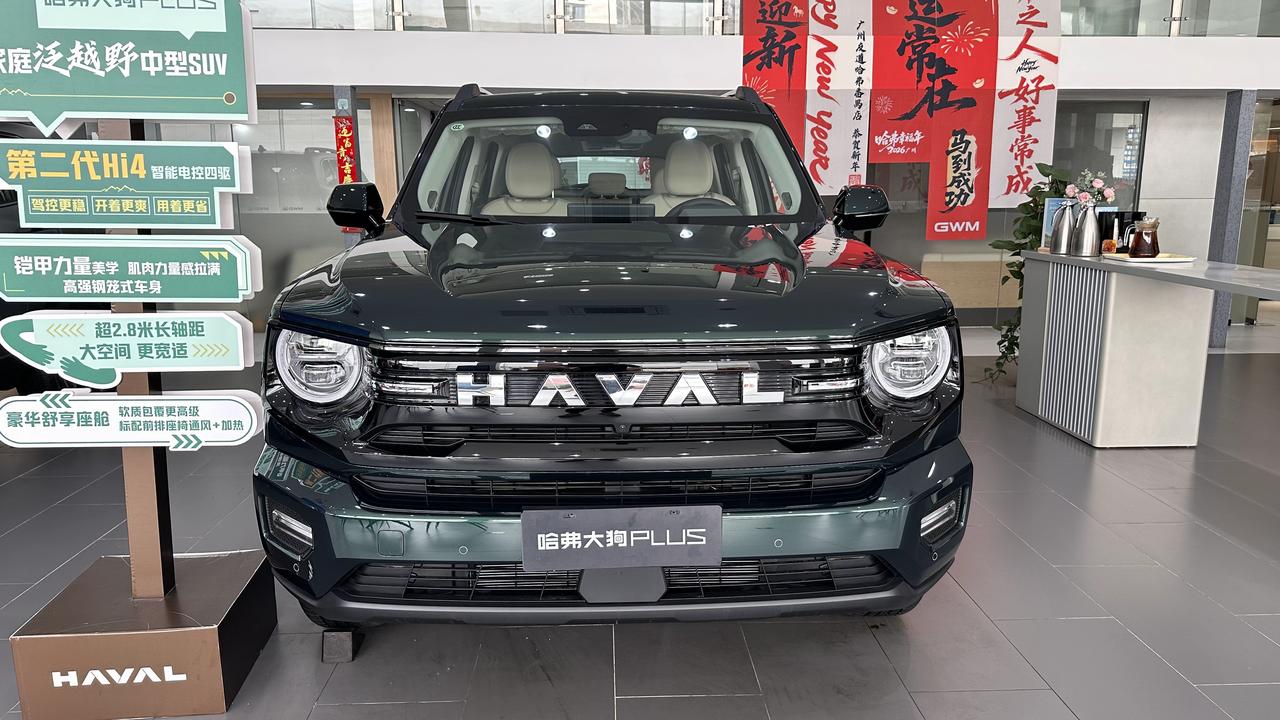 这车首先空间是真的越级，轴距2810mm，后排腿部空间特别宽敞，头部不顶，后备箱