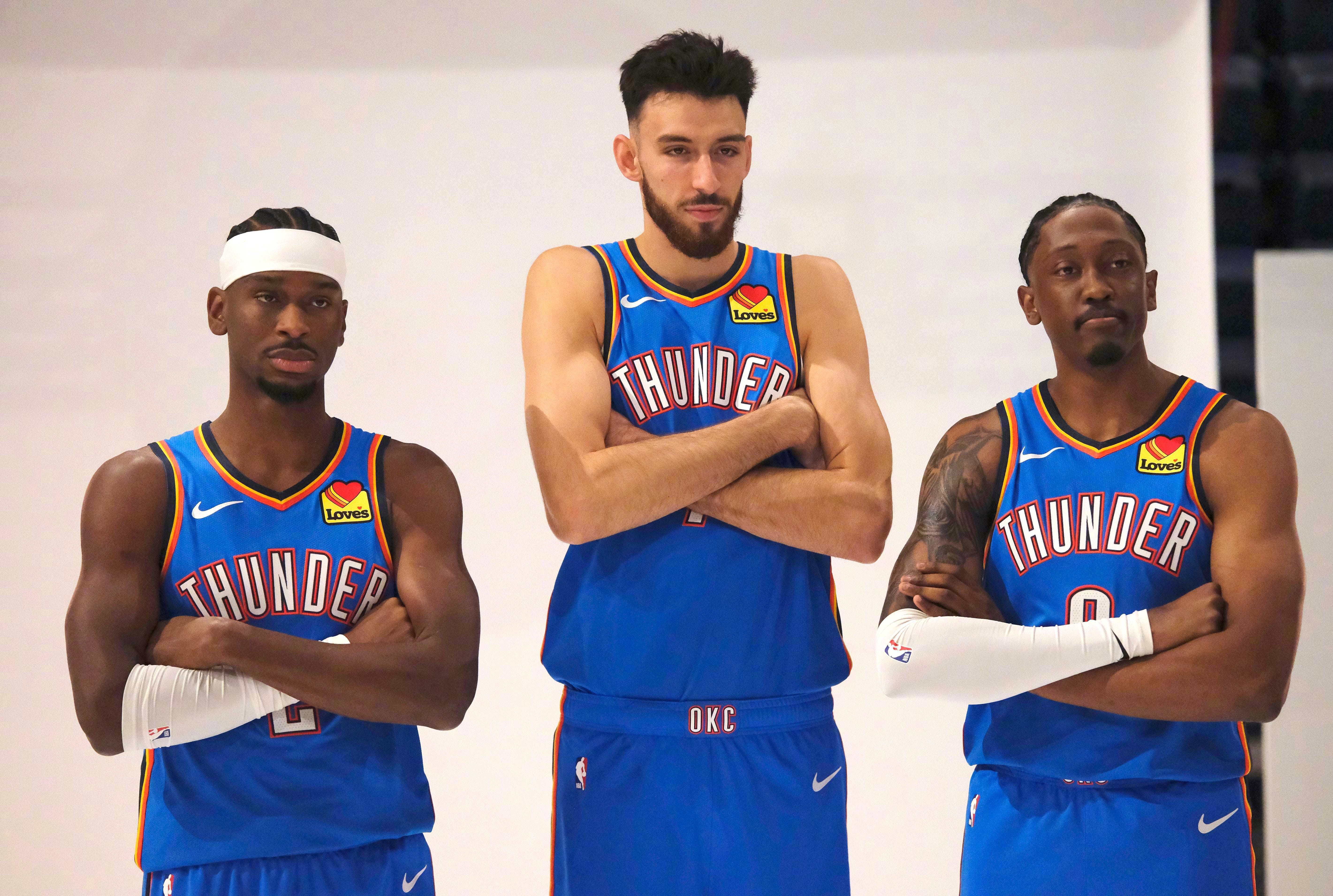 NBA圣诞大战，雷霆今日主场102-117不敌马刺，惨遭马刺三杀。本场比赛，福克