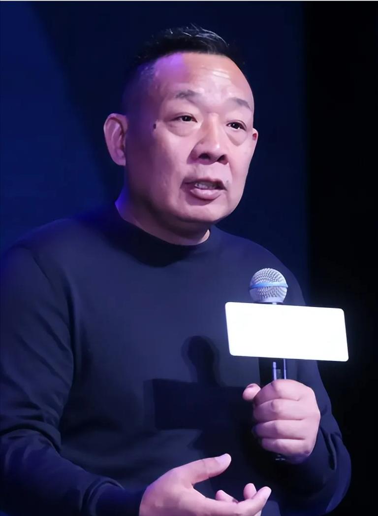 于东来说，人民店卖牛肉那个视频，我也看哭了，一个顾客买了牛肉，要送给外地的朋友，