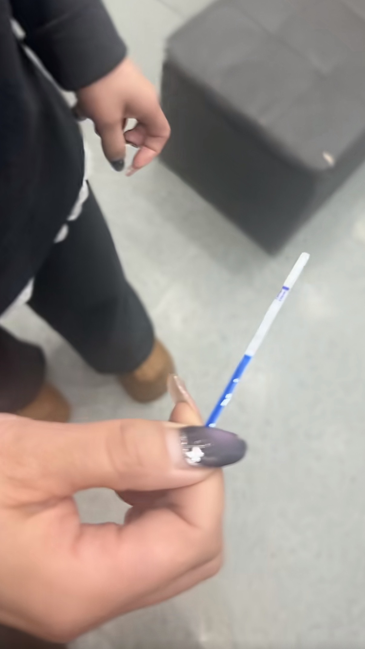 42岁婆婆刚给儿子娶完媳妇就怀孕了这老婆婆最精了，知道两儿子不好说媳妇，等到儿子