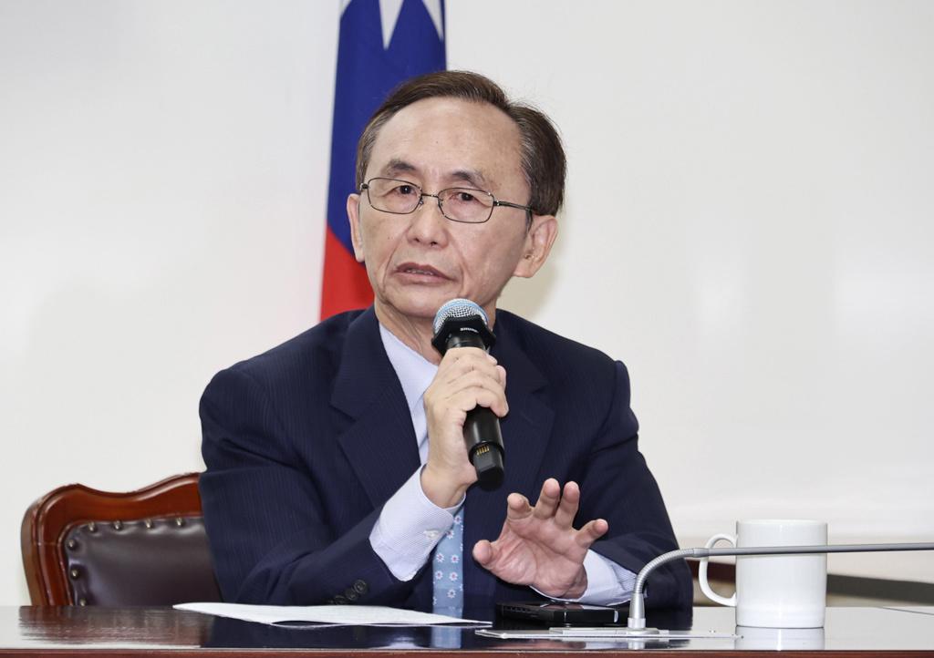吴子嘉说被当场扣走手机，肯定是赖的指示。赖就是这次事件的最终幕后主导者。
吴子嘉