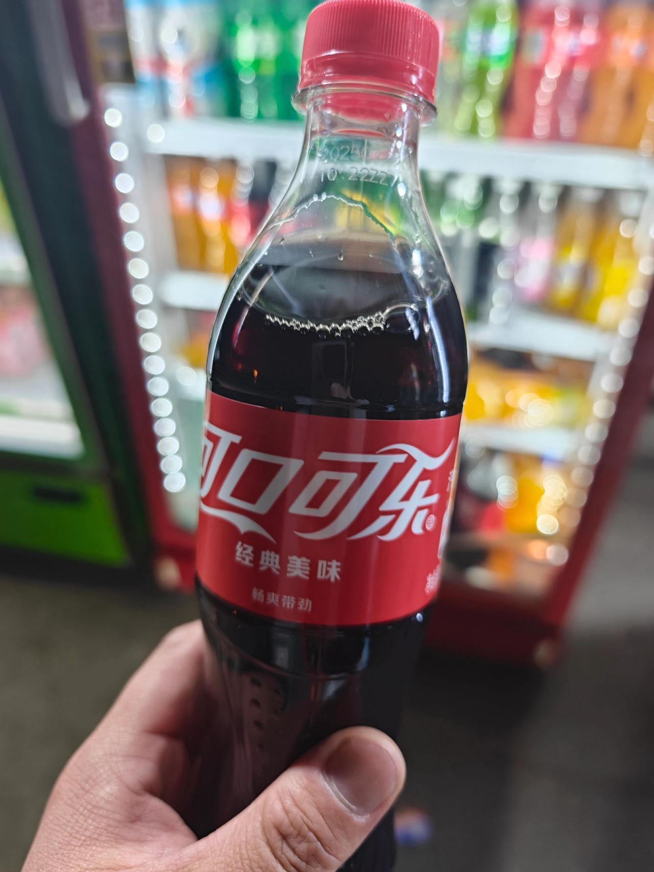 这大晚上的，我就是想喝点可乐！！！百事可乐