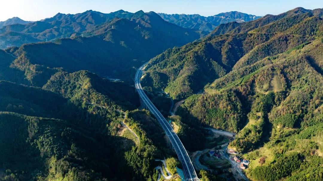 今天，湖南两条高速通车！