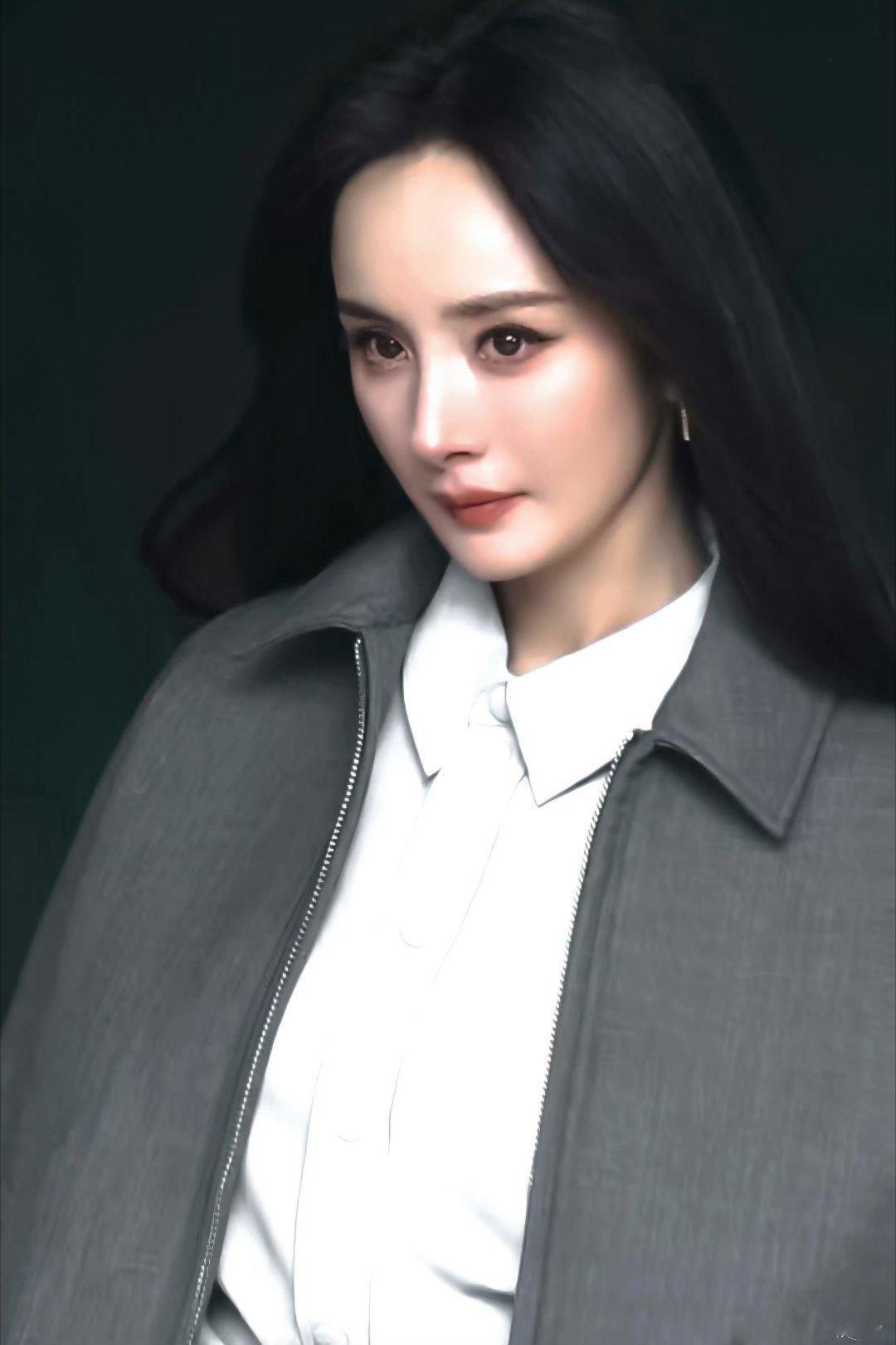 惠英红夸杨幂可爱暑 就这样不经意间的互动，大家都超好我女神骨感美貌，姐姐你美暑喽