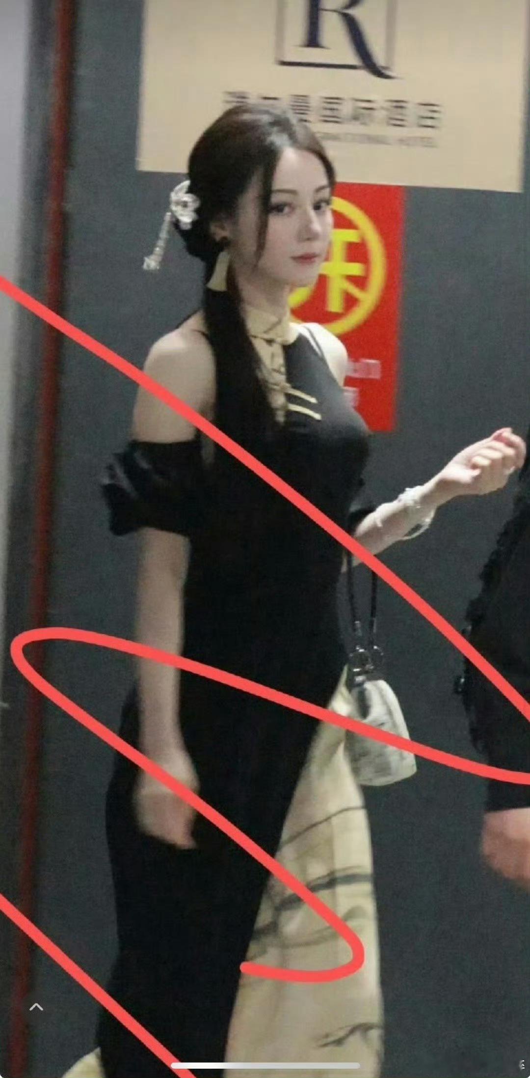 迪丽热巴金靖你们要吵出去吵来看漂亮老婆迪丽热巴[超话] ​​​