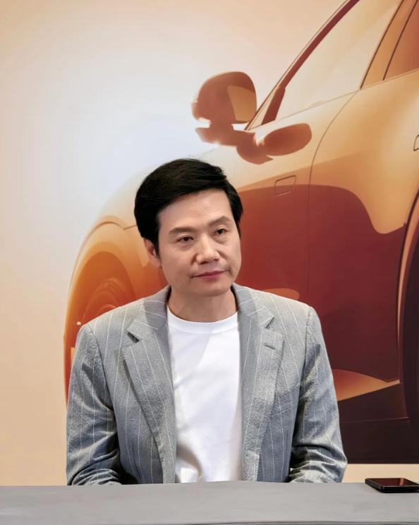 这下出名了，
不止北京，全国人民都知道了，
小米的总经理王腾因为泄密被辞退了！