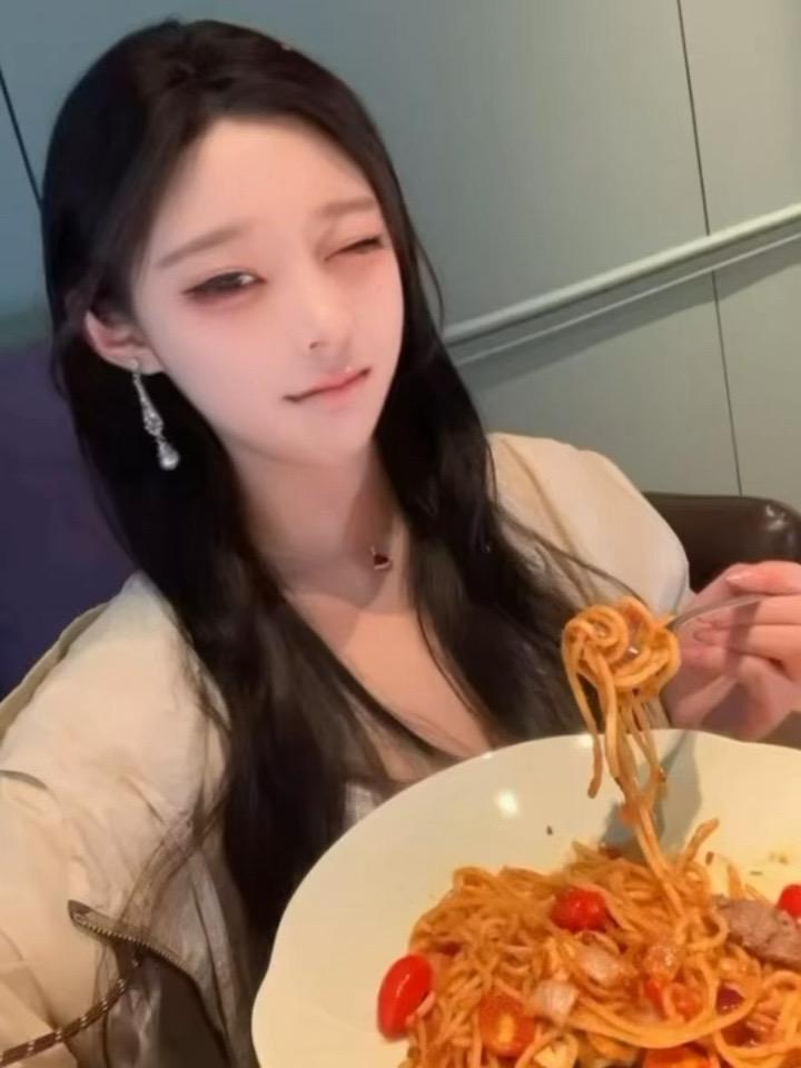 给你写情书 不会 看你跟别人说话 崩溃 深夜整点火鸡面 美味  想想你...