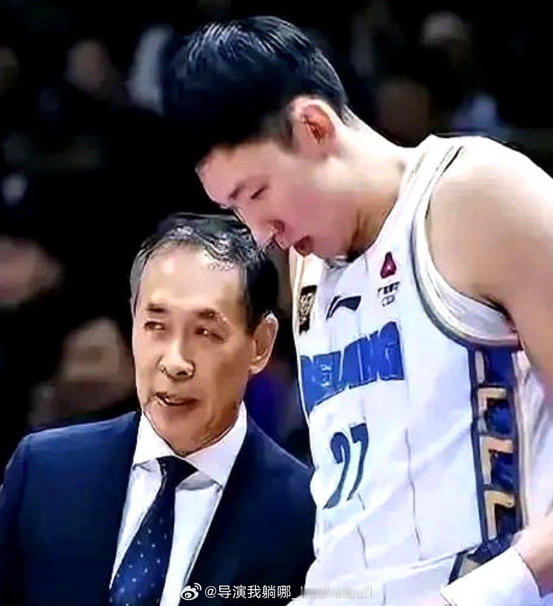 北京首钢主帅许利民透露周琦的伤势：周琦的腰伤在上一场对四川的比赛中加重，今晚对阵