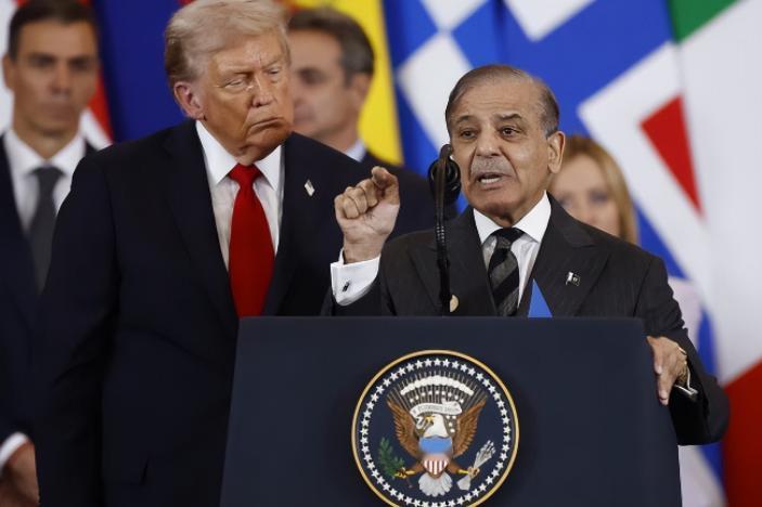 巴基斯坦的天彻底塌了！谁也没想到，那个曾经被视为国家守护神的铁腕人物，竟然在一夜