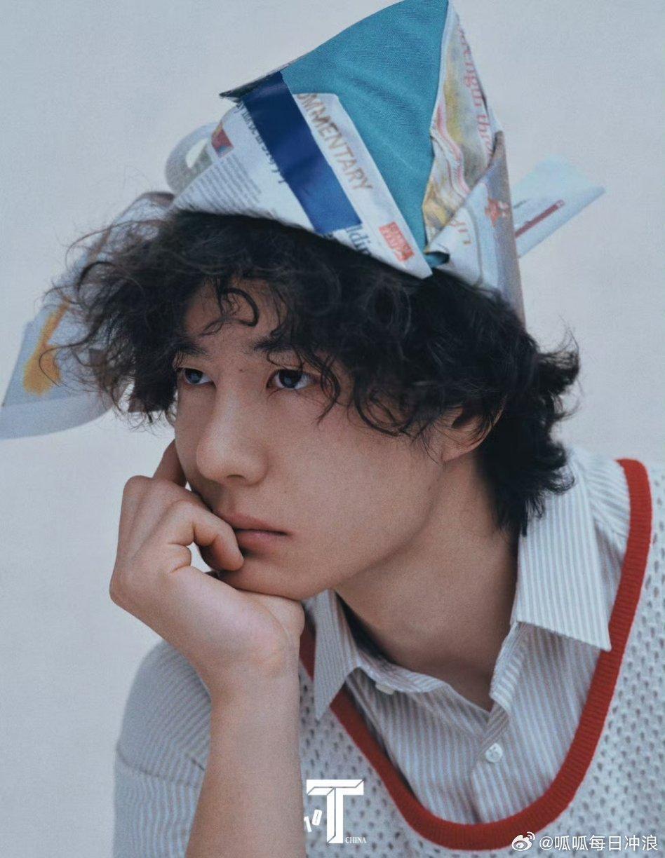 王一博、梓渝撞衫，两人穿的同款运动背心，你喜欢谁的演绎？ 