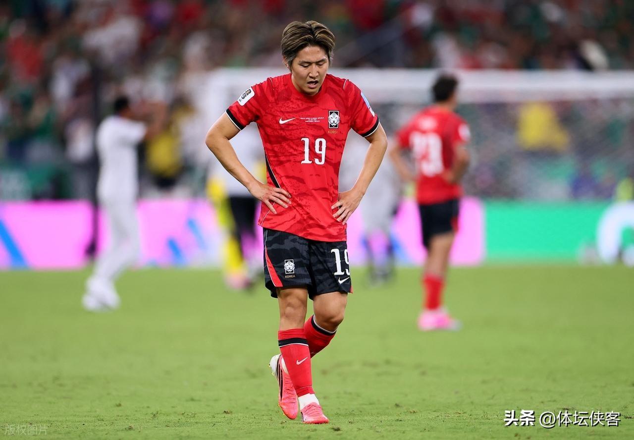 结束71个小时的煎熬，
韩国队终于可以回家了！
等待他们的会是臭鸡蛋吗？

世界