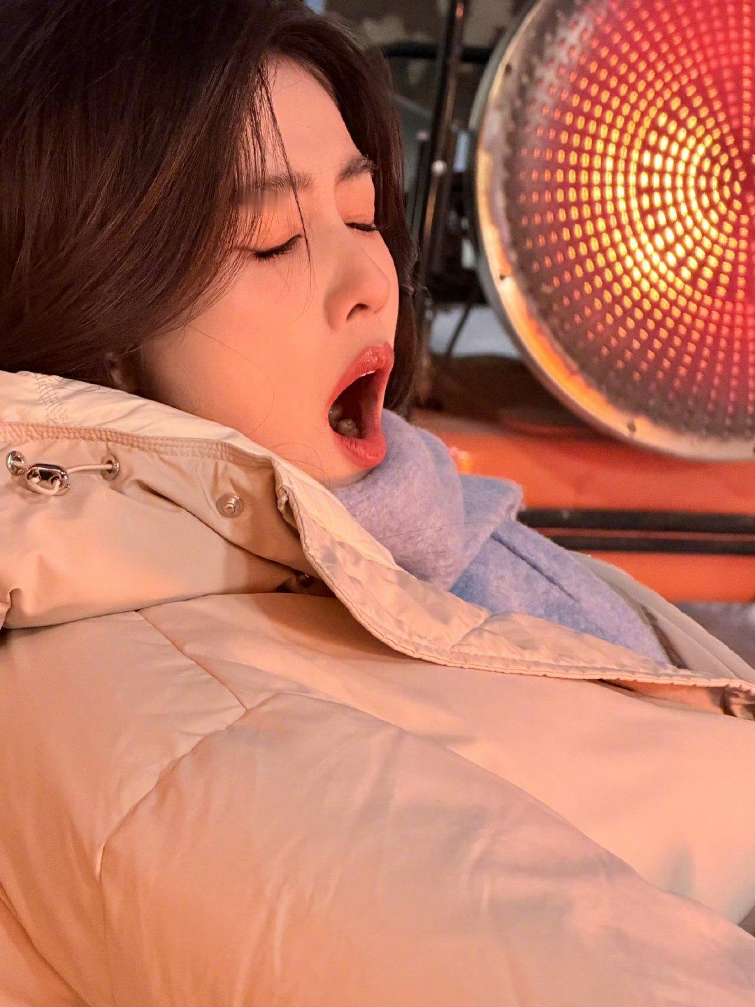 白鹿说睡前听到了唐宫所有的ost白鹿凌晨一点半还在听唐宫ost 白鹿凌晨一点半还