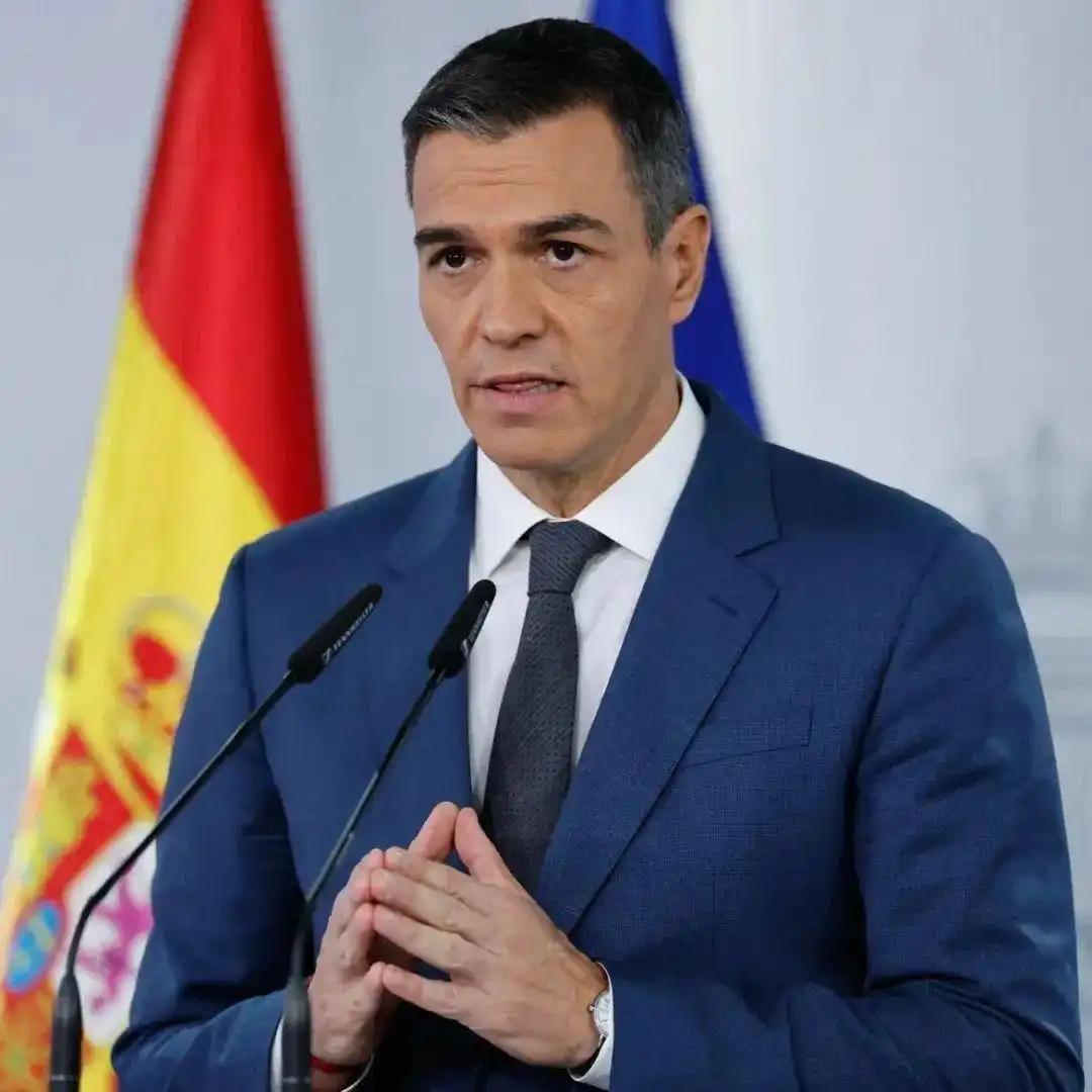 伊朗局势持续升级的当下，西班牙首相桑切斯的一番表态，堪称混沌中的清醒之声，直接戳