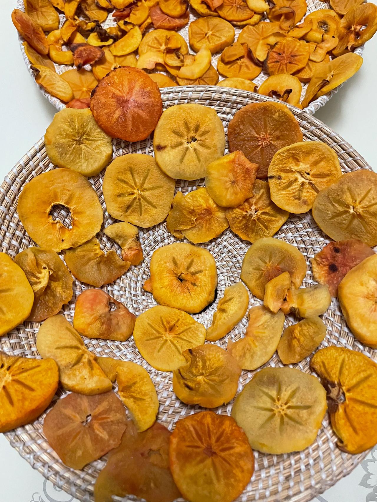 #秋日美食分享#
家里有一袋新鲜脆皮柿子，我一个人吃不完，时间太长怕坏了，今天下