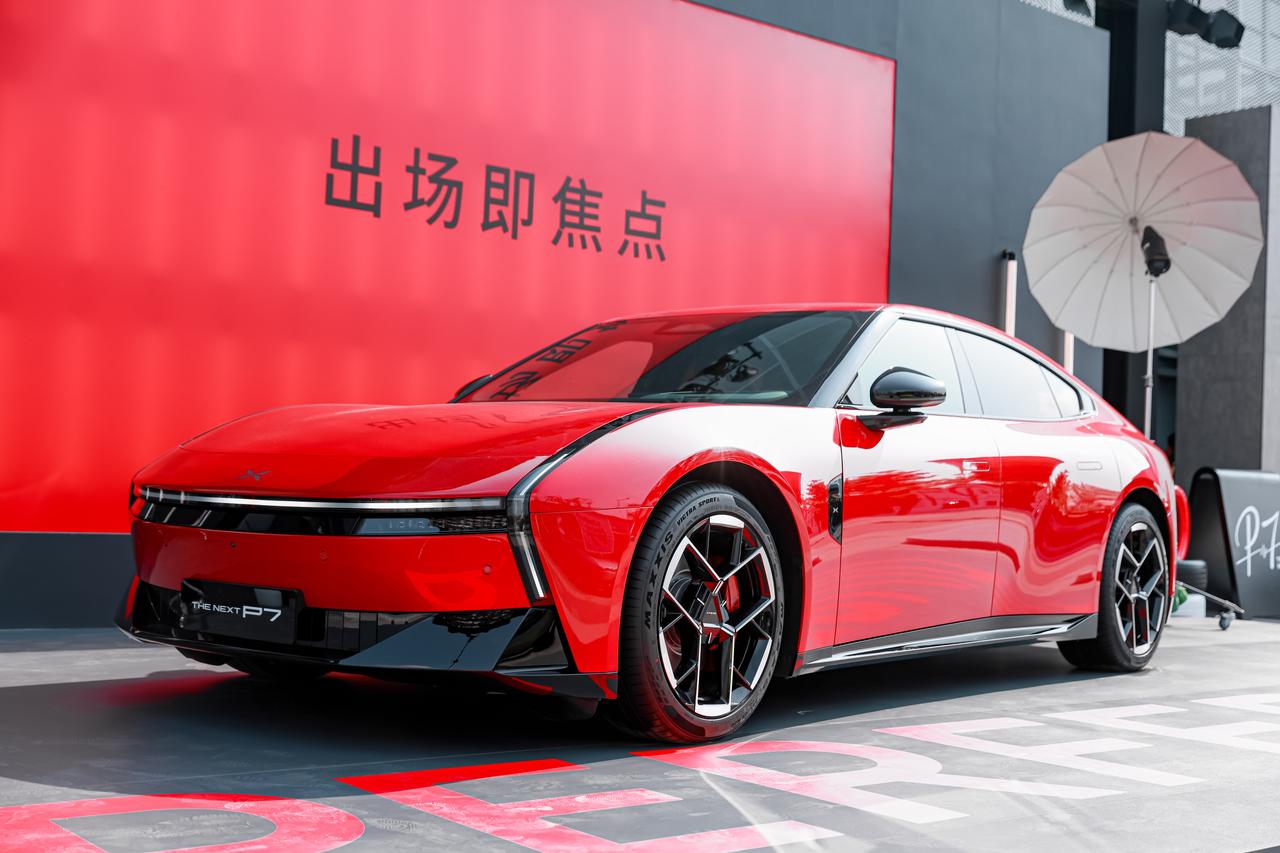 【搭载第二代VLA，小鹏P7发布新颜色】
小鹏P7搭载小鹏最新的第二代VLA，并