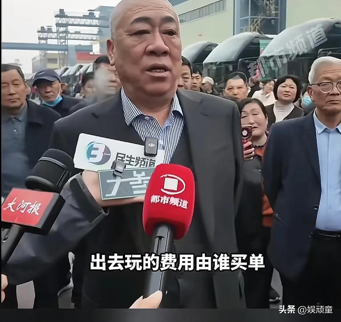 崔培军不简单，不是因为他愿意拿出1000多万花在员工的父母身上！
而是他不担心这