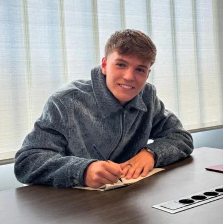 留住未来！巴萨官方：续约18岁中场胡安·埃尔南德斯至2028年足球 2月7日讯 