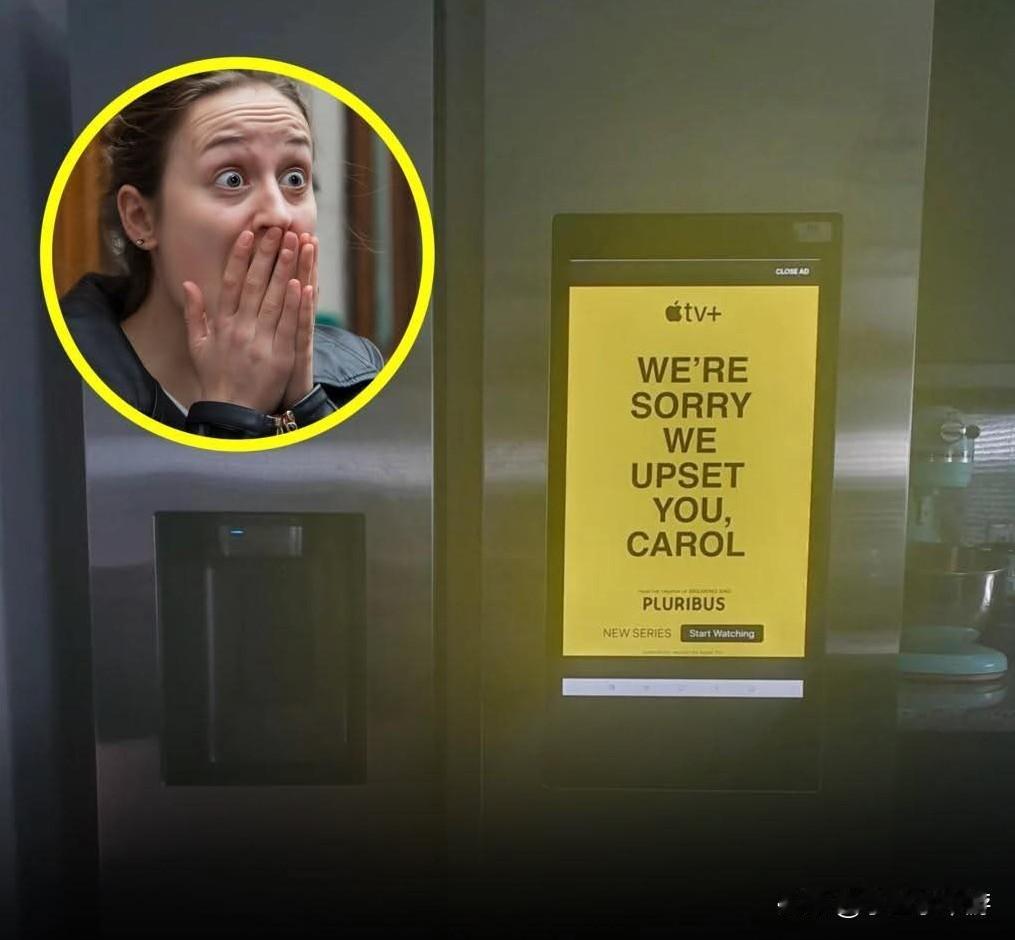 一位被诊断患有精神分裂症的英国女性在智能冰箱Samsung的屏幕上看到电视剧“P