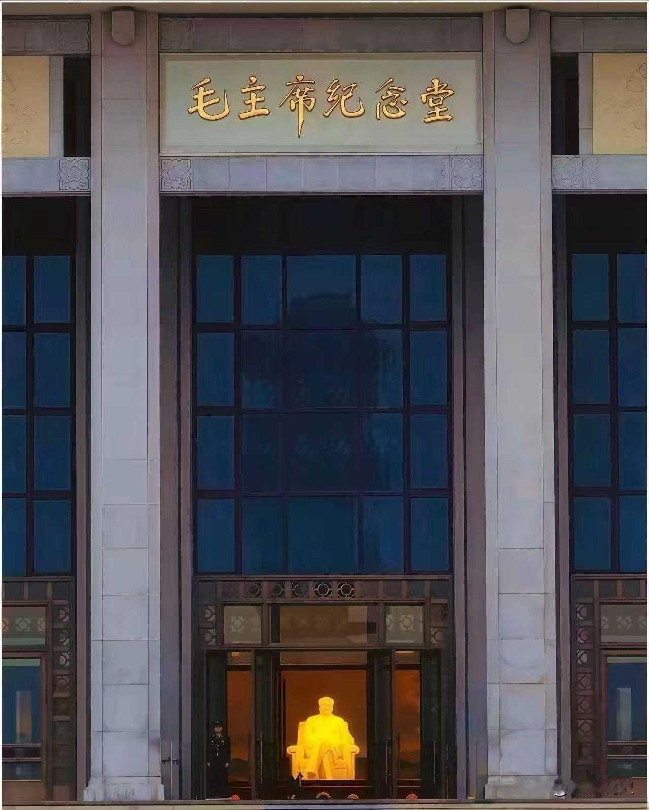韶山挤爆了，公知沉默了，十万双脚戳破了谁的谎言？
 
去年九月，韶山毛主席铜像广