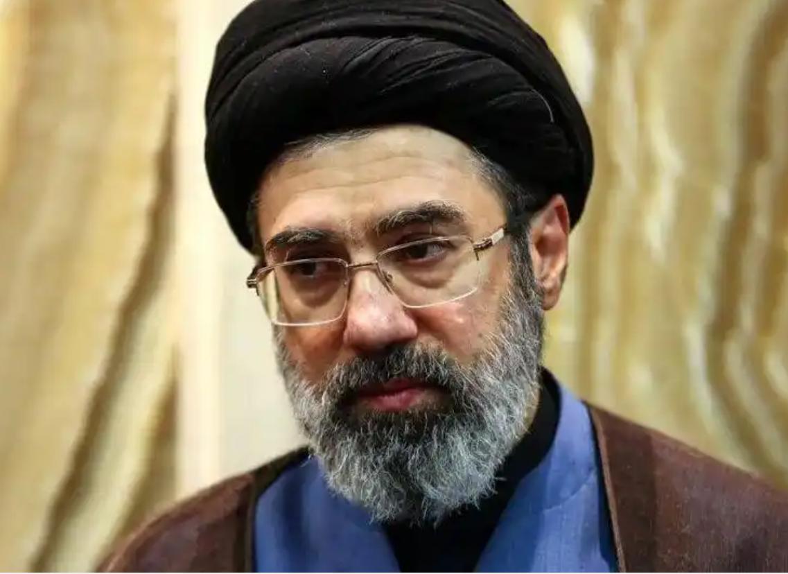 西方媒体什么用意？隔几天就宣称一波，穆杰塔巴健康的问题，感觉是想逼着让其露面了吧