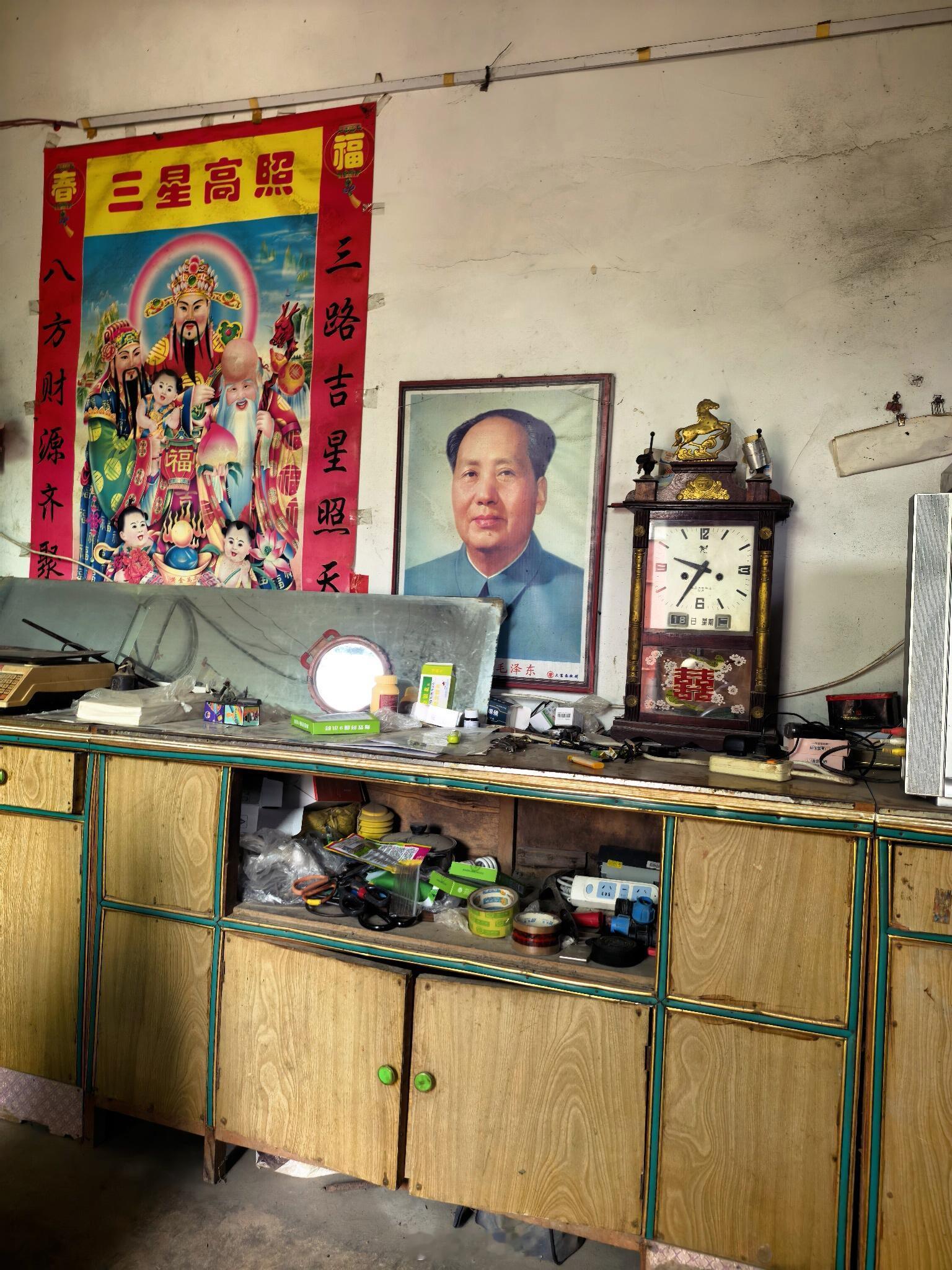 伟大领袖毛主席！为人民创造了今天的幸福生活！ 