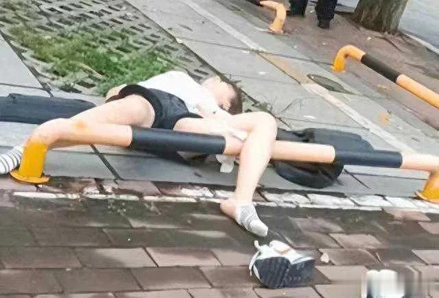 生活中的困难和压力是每个人都会面临的挑战。然而，我们如何应对这些挑战是非常不同的