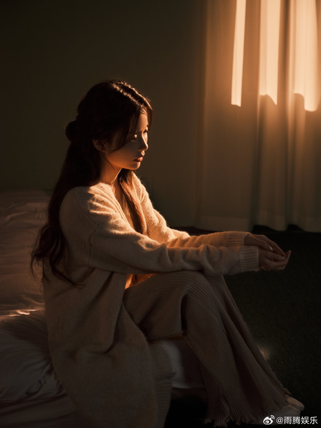 #硬糖少女303##陈卓璇# 今日份糖妹新鲜物料陈卓璇工作室更新新单曲花絮照从曝